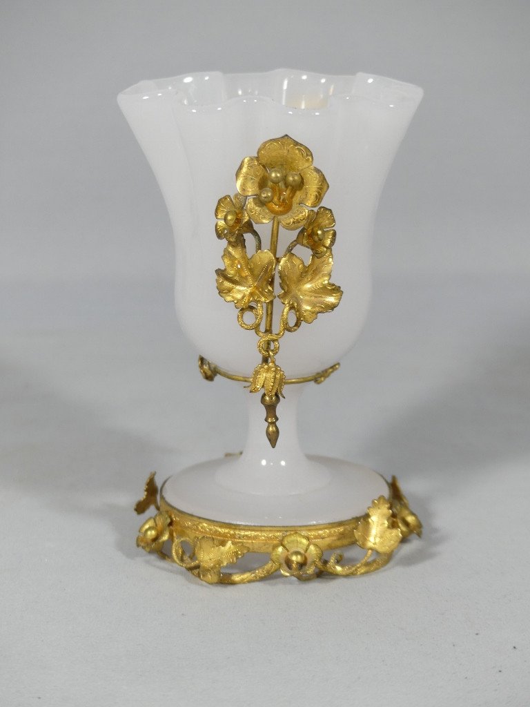 Small White Opaline Vase With Brass Frame And Flowers, Vines And Bells, 19th Century-photo-1