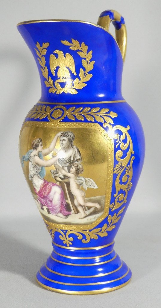 Empire Ewer In Hand Painted Porcelain, Eagle, Allegory Of Sculpture, Locré, 19th Century 