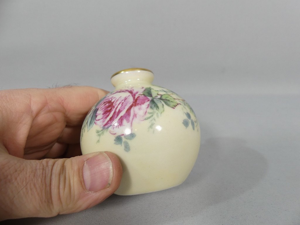 Les Roses, Tout Petit Vase Boule En Porcelaine Peinte à La Main Limoges-photo-1