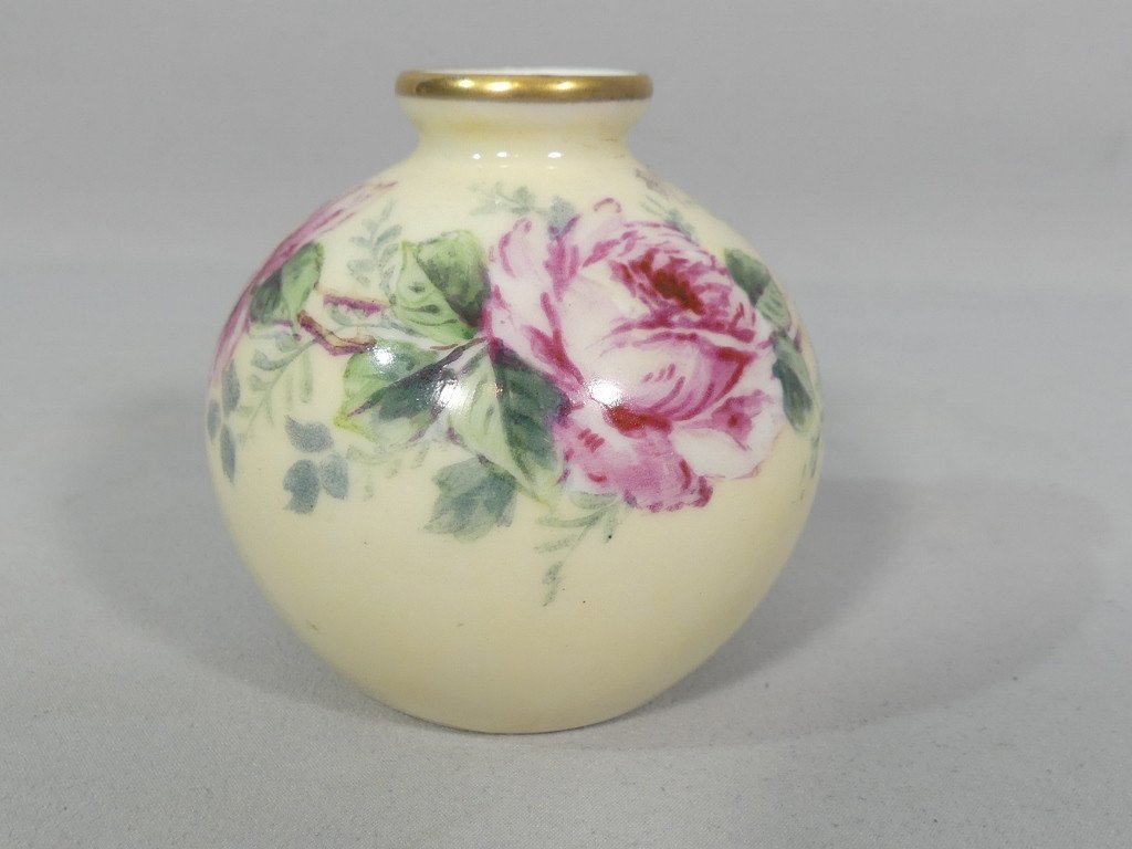 Les Roses, Tout Petit Vase Boule En Porcelaine Peinte à La Main Limoges