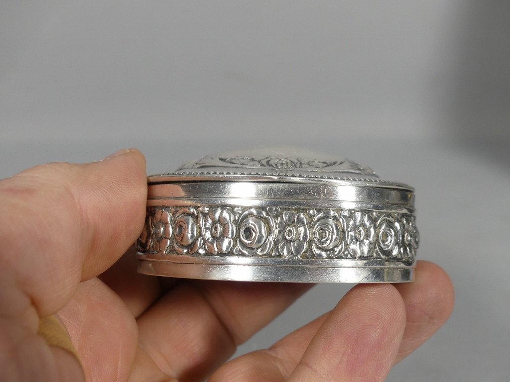 Solid Silver Box Chiseled With Flowers, Germany, Early 20th Century-photo-4