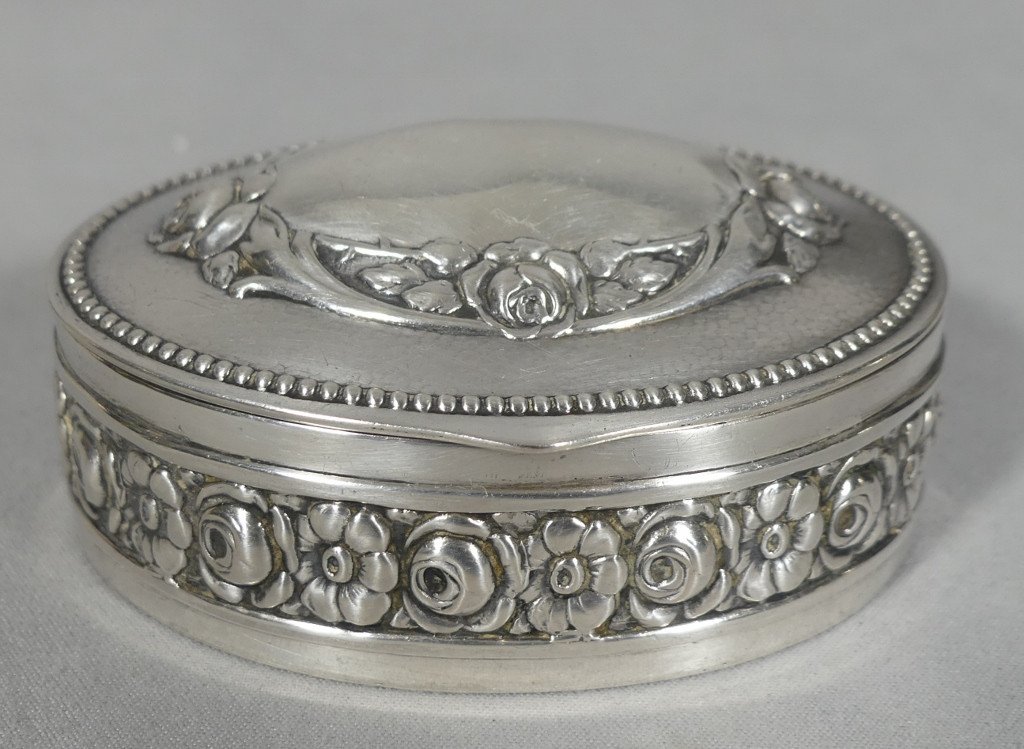 Solid Silver Box Chiseled With Flowers, Germany, Early 20th Century