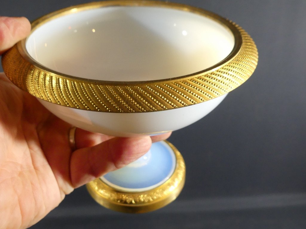 Coupe Vide Poches En Opaline Laiteuse Et Bronze Doré Style Charles X, époque Fin XIX ème-photo-1