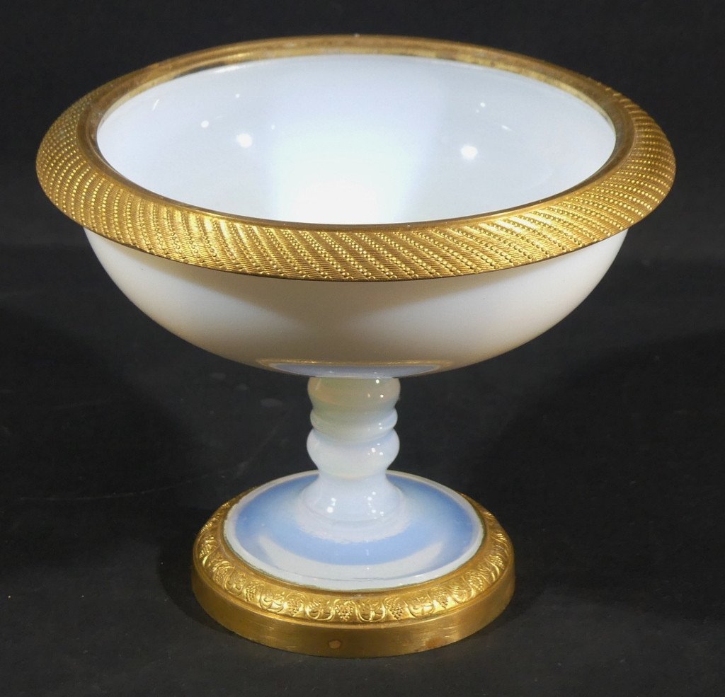 Coupe Vide Poches En Opaline Laiteuse Et Bronze Doré Style Charles X, époque Fin XIX ème