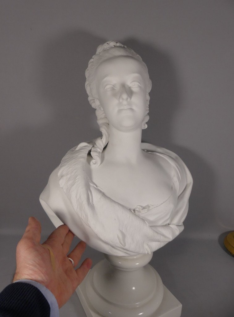 Marie Antoinette, Dauphine De France, Buste En Biscuit d'Après Boizot, 63.5 Cm De Haut-photo-4