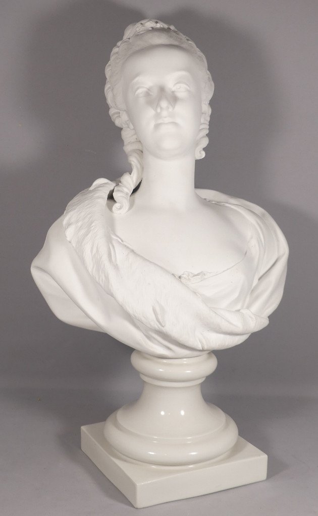 Marie Antoinette, Dauphine De France, Buste En Biscuit d'Après Boizot, 63.5 Cm De Haut