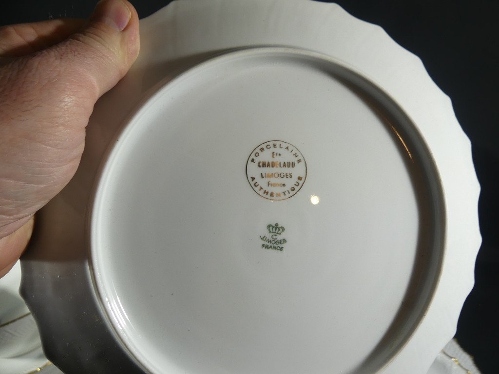 Service 12 Personnes En Porcelaine De Limoges, Décor En Relief Blanc Et Doré-photo-4