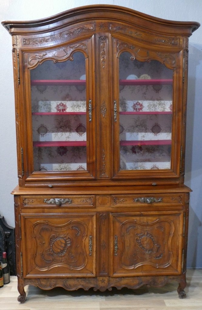 Buffet Louis XV Deux Corps Formant Vitrine En Noyer Sculpté, époque XVIII ème, Sud Ouest 