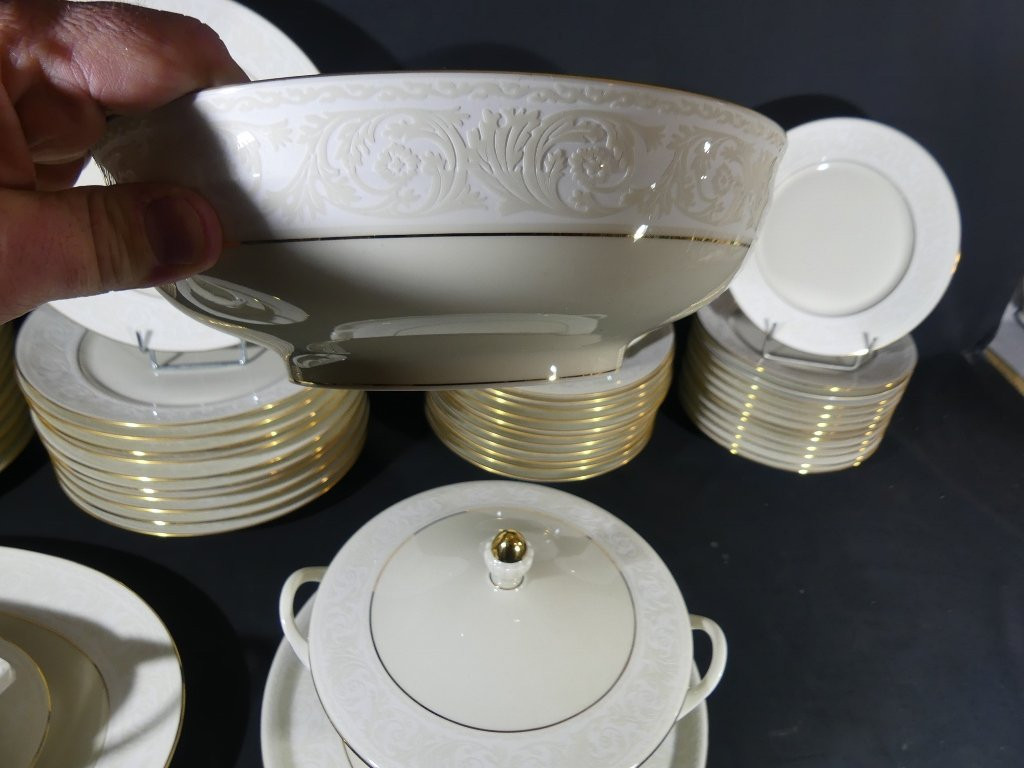 Haviland Limoges, Modèle Versailles Incrustation Biscuit Et Or, Service De Table 12 Personnes-photo-1