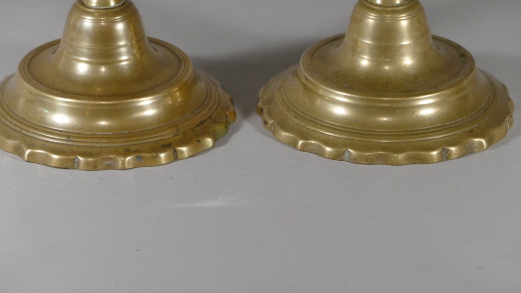 Pair Of Louis XIV-louis XV Candlesticks In Cast Bronze Scalloped, Eighteenth Time-photo-4