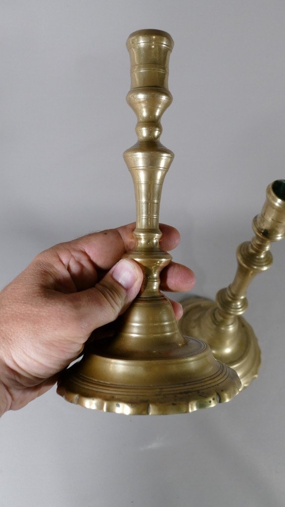 Pair Of Louis XIV-louis XV Candlesticks In Cast Bronze Scalloped, Eighteenth Time-photo-3