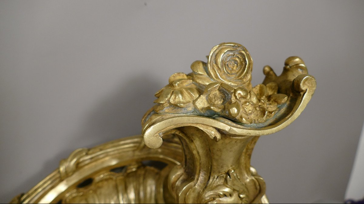 Paire De Chenets Louis XV En Bronze Doré à l'Urne Fleurie Et Feuilles d'Acanthe, époque XIX ème-photo-2