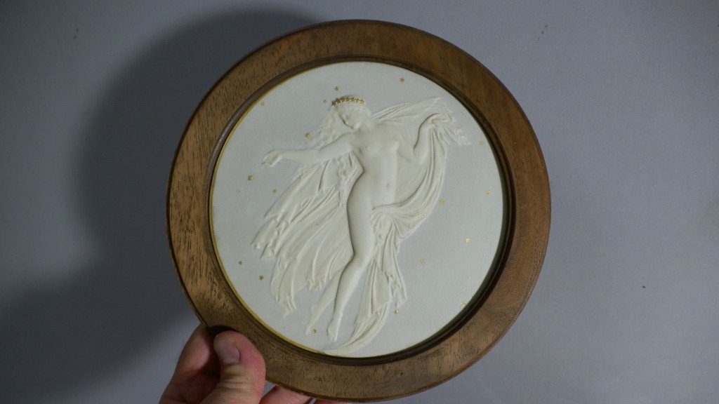 Biscuit Medallion, Crowned Goddess With Stars, Walnut Frame, XIXth Time-photo-1