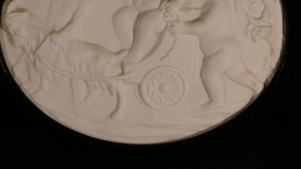 Neoclassical Medallion With Putti In Framed Porcelain Biscuit, XIXth Time-photo-4