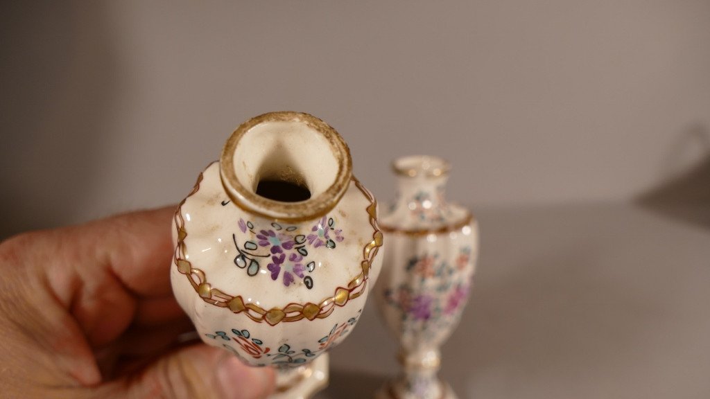 Paire De Petits Vases En Porcelaine Peinte à La Main De Fleurs, époque XIX ème-photo-2