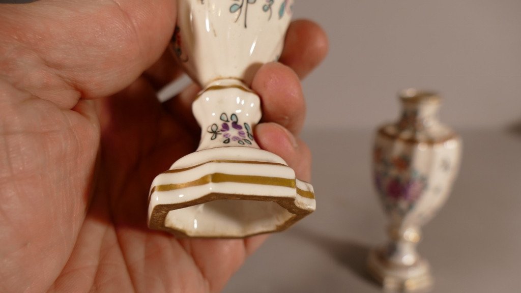 Paire De Petits Vases En Porcelaine Peinte à La Main De Fleurs, époque XIX ème-photo-4