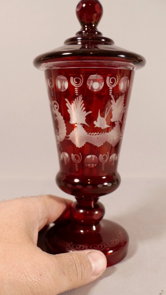 Drageoir, Covered Vase In Engraved Red Crystal From Bohemia, 20th Century-photo-4