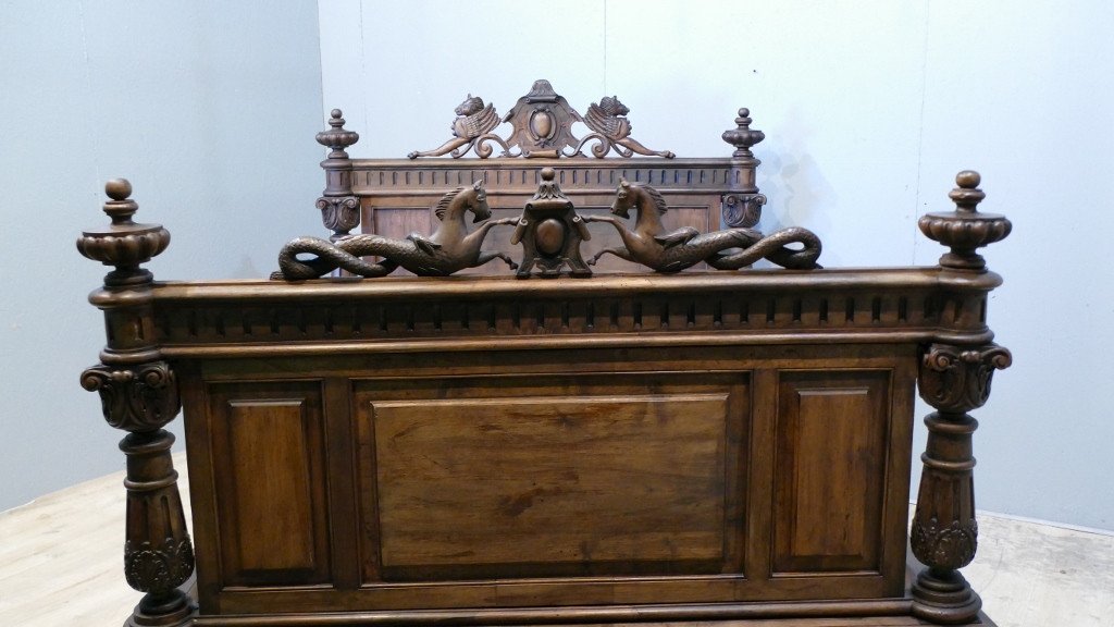 Important Renaissance Style Castle Bed In Solid Walnut, XIXth Time-photo-2