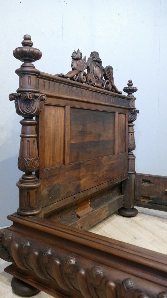 Important Renaissance Style Castle Bed In Solid Walnut, XIXth Time-photo-2