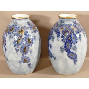 Tharaud Limoges, Paire De Vases Aux Fleurs Bleues Et Or, Limoges Vers 1950