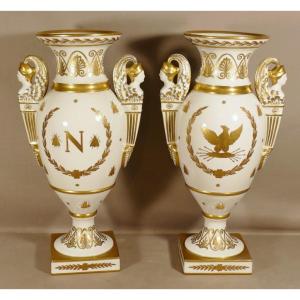 Paire De Grands Vases De Style Empire En Porcelaine Blanche Et Doré, Aigle, N Et Abeilles, 