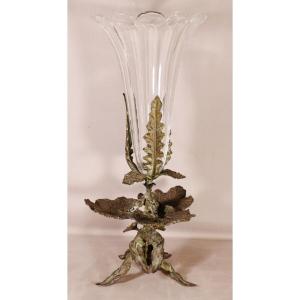 Baccarat XIX ème, Très Grand Vase Cornet En Cristal Et Bronze Aux Acanthe Et Gunnera