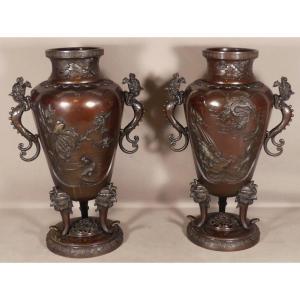 Paire De Grands Vases Cassolettes Chine En Bronze Patiné Aux Phoenix, Dragon Et Oiseaux, XIX