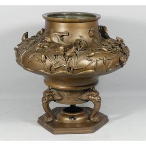 Cache Pot Naturaliste En Bronze Aux Insectes Et Fleur En Relief, Japon Ou Chine époque XIX ème