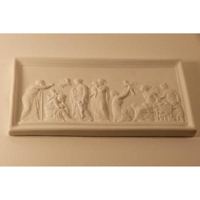 Scène à l'Antique En Bas Relief Avec Angelots, Biscuit Porcelaine