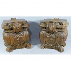 Pair Of Regency Pedestals Or Pedestals In Carved Oak, Early Eighteenth Century