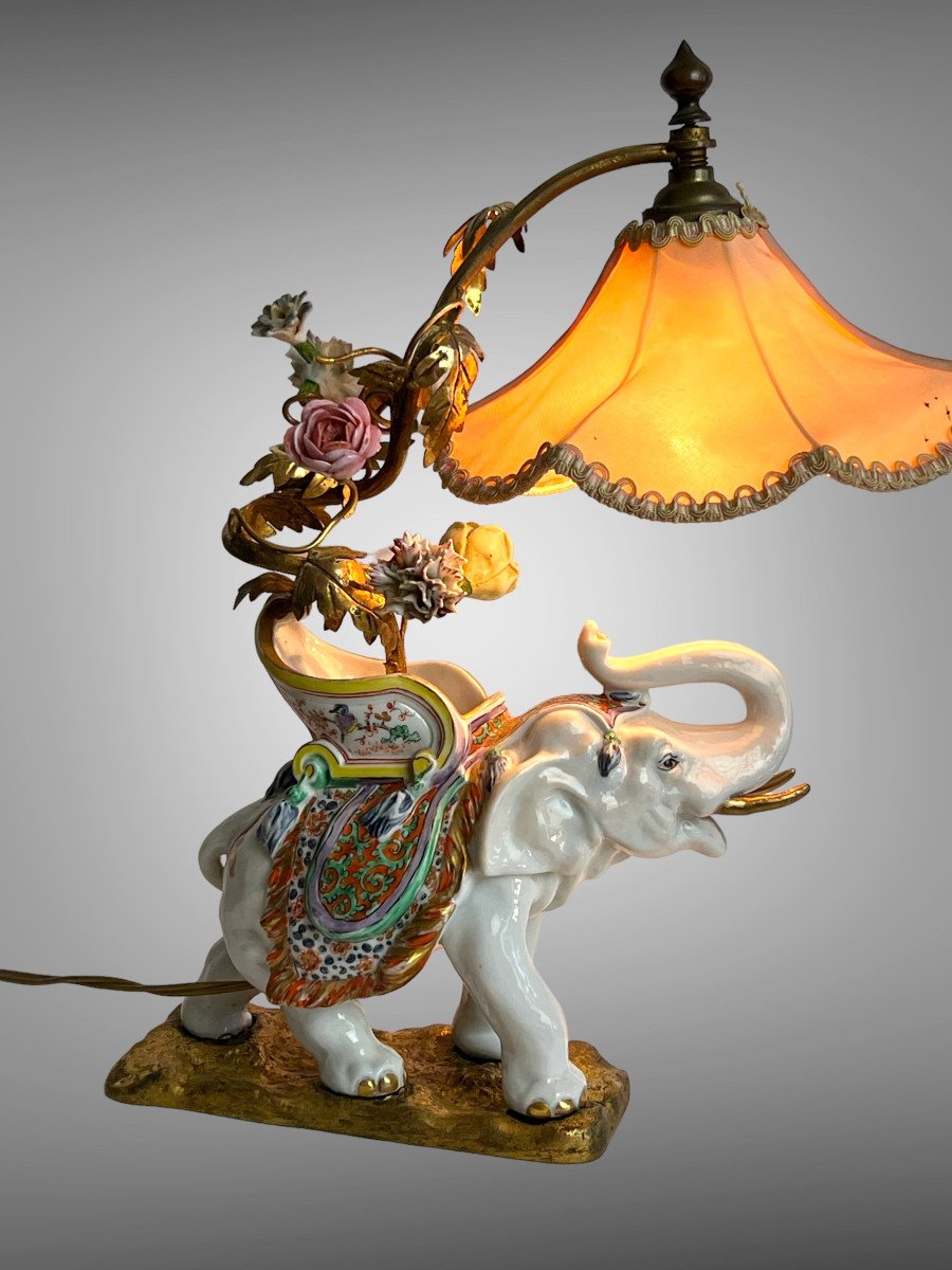 19th Century Elephant Lamp In Chantilly Porcelain On Gilt Bronze Base-photo-2