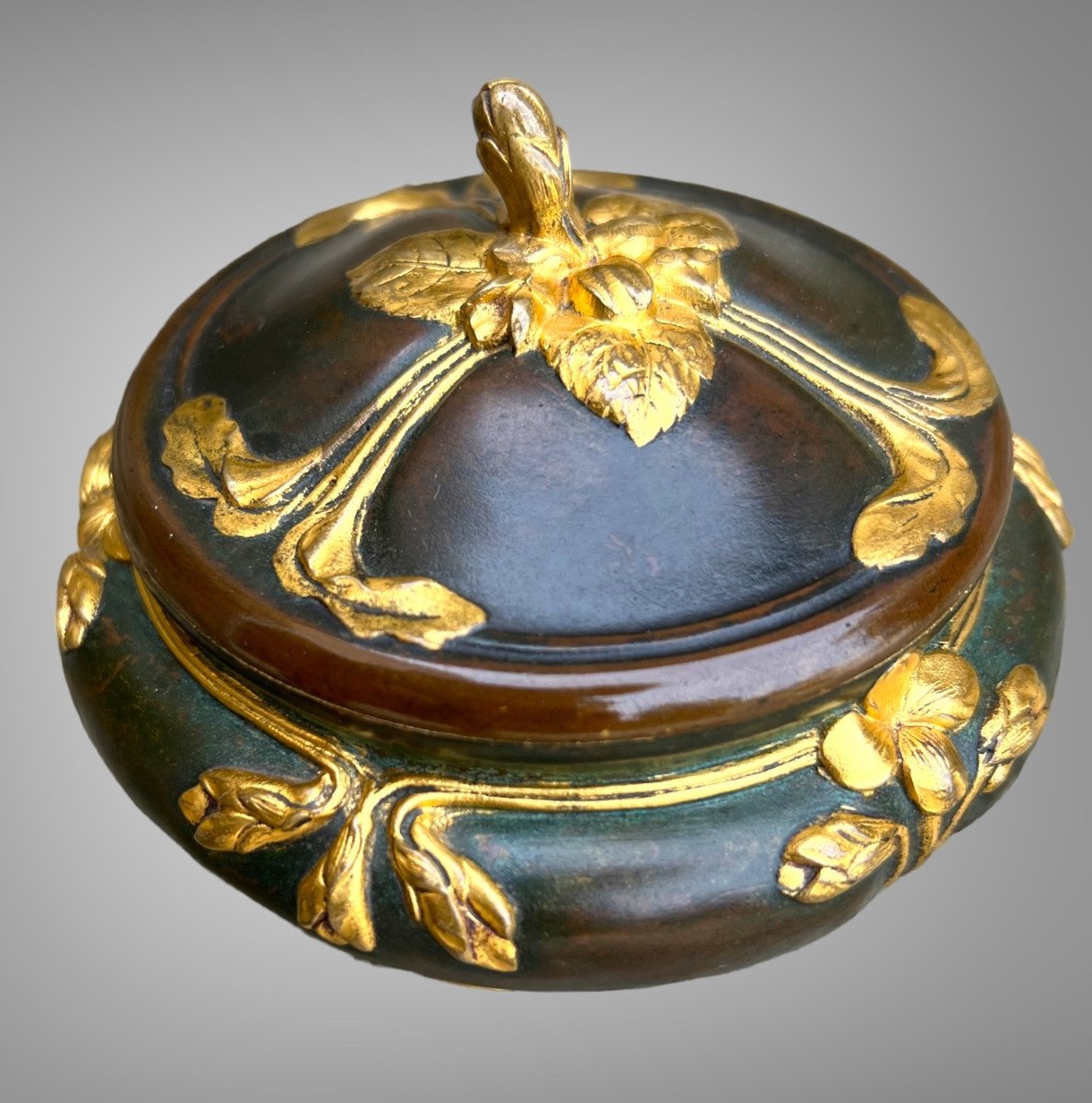 Art Nouveau Period Bronze Box Signed "a.sadoux" Decorated With Golden Flowers-photo-4