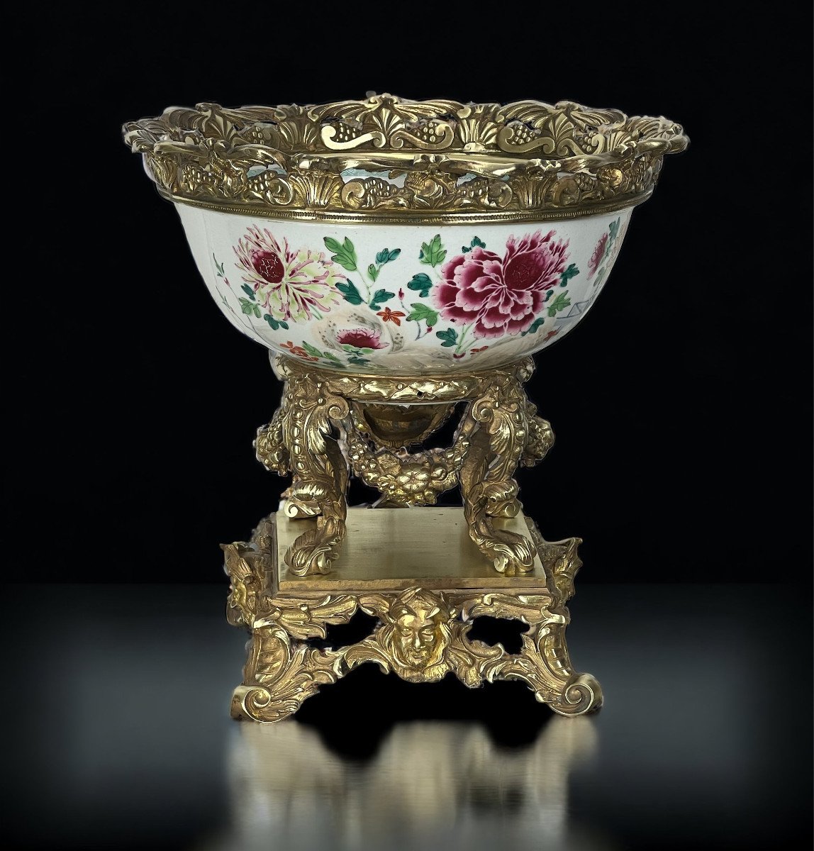 Grande Coupe Chinoise Du XVIIIe A Decor De Fleurs Ornée D Une Monture En Bronze-photo-4