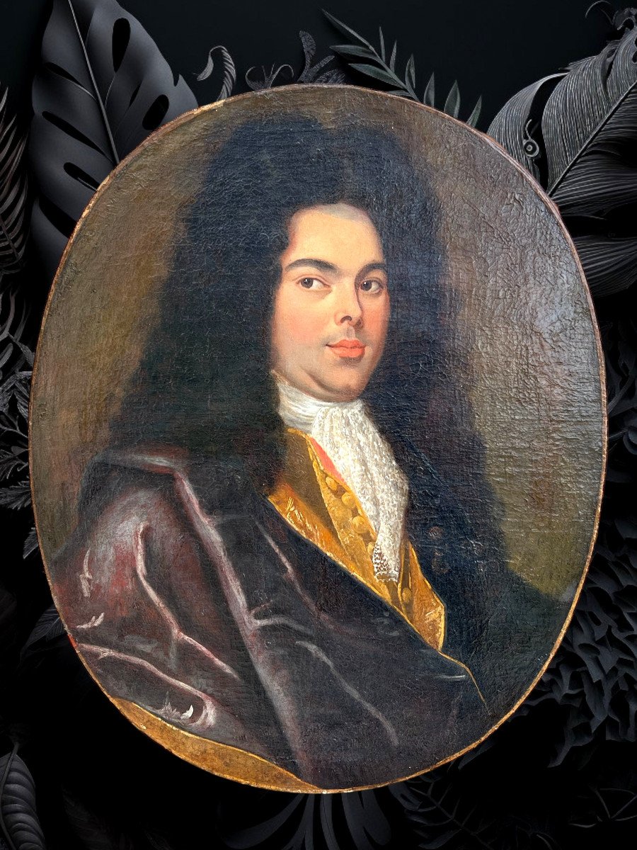 Oval Painting Late 17th Century / French School / Quality Portrait Of A Man