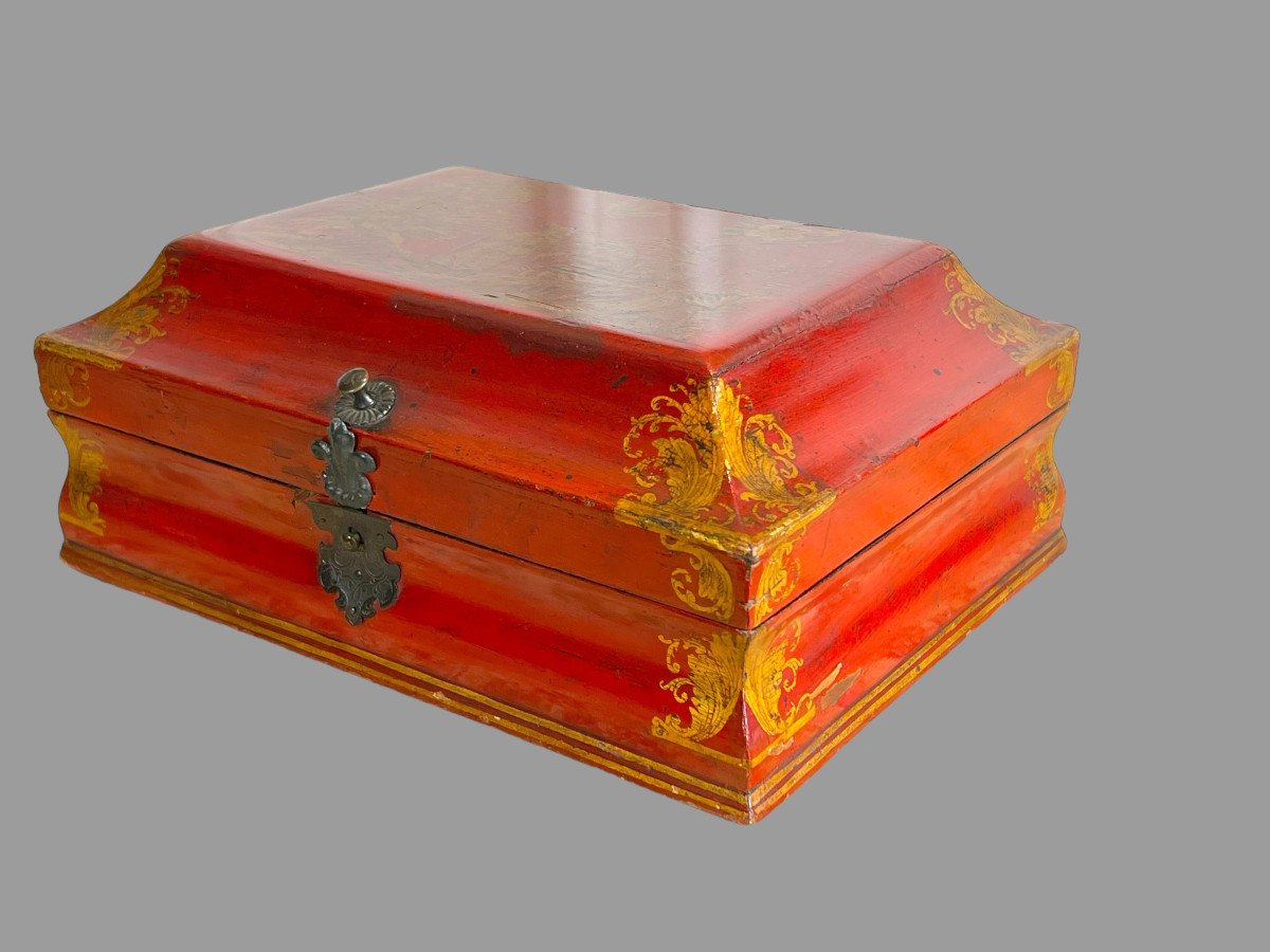 18th Century Wig Box In Red Lacquered Wood With Chinese Gilded Decor-photo-3