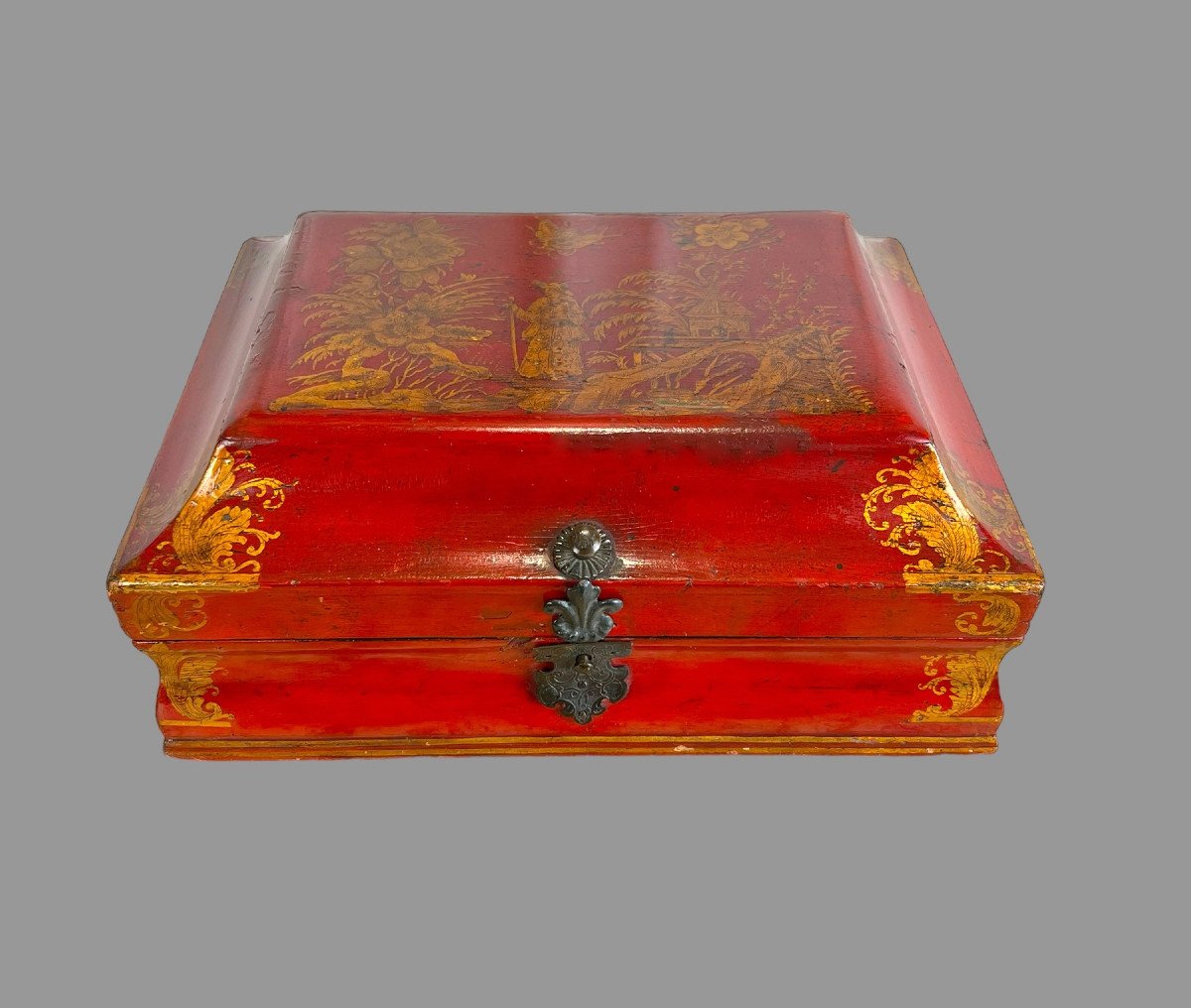 18th Century Wig Box In Red Lacquered Wood With Chinese Gilded Decor-photo-1