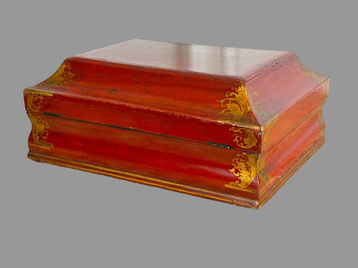 18th Century Wig Box In Red Lacquered Wood With Chinese Gilded Decor-photo-4