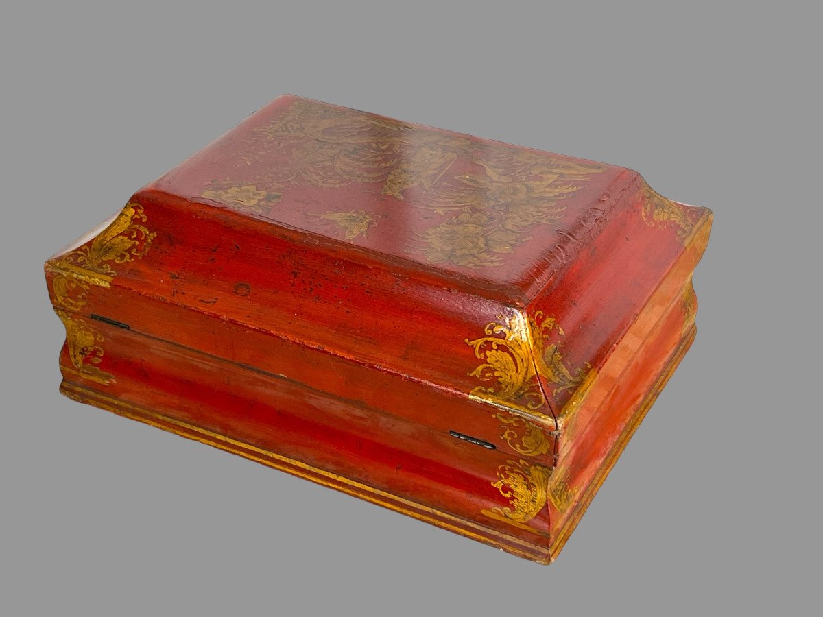 18th Century Wig Box In Red Lacquered Wood With Chinese Gilded Decor-photo-5