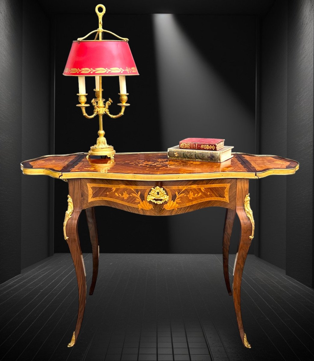 Louis XV Style Salon Table With Shutters From The 19th Century In Marquetry And Gilt Bronze