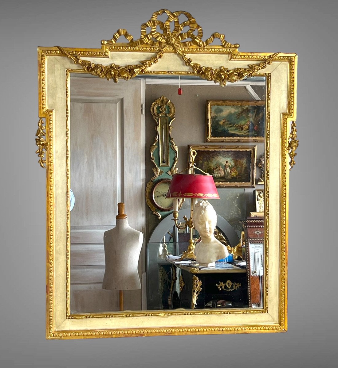 Antique Louis XVI Style Mirror In Lacquered Wood And Golden Stucco With Flower Decor