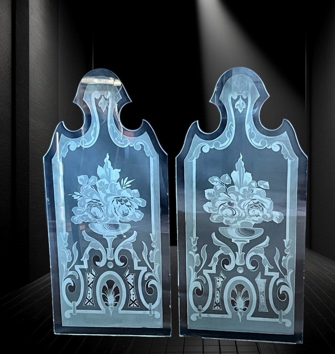 Pair Of 1900s Bistro Windows In Frosted And Acid Etched Glass-photo-2