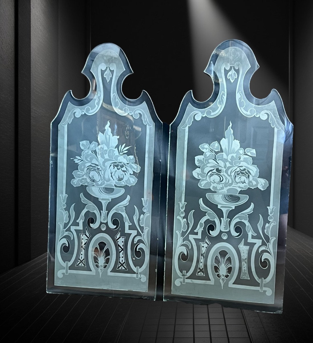 Pair Of 1900s Bistro Windows In Frosted And Acid Etched Glass-photo-4