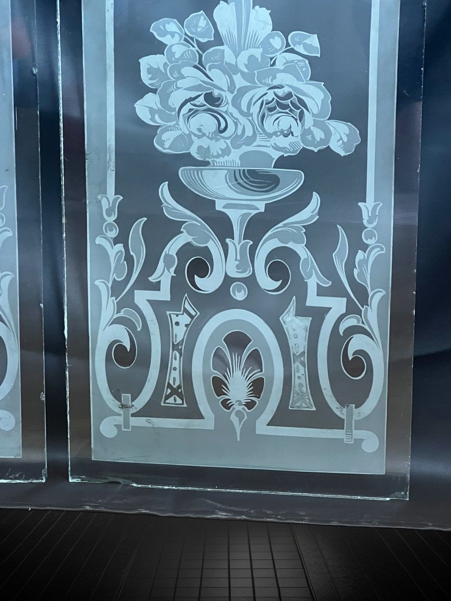 Pair Of 1900s Bistro Windows In Frosted And Acid Etched Glass-photo-2