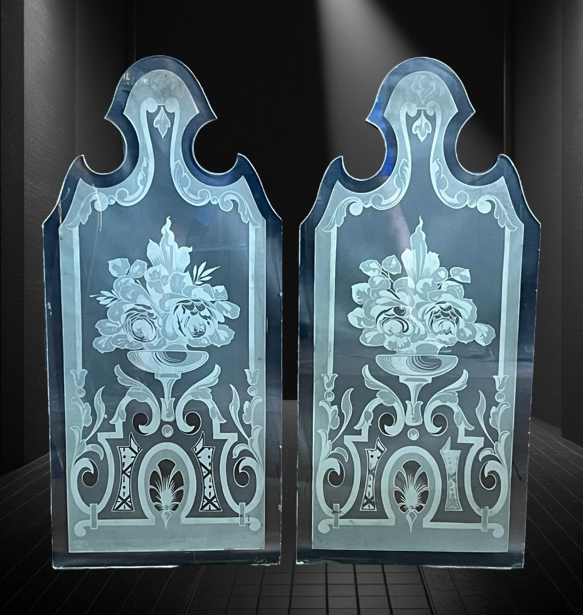 Pair Of 1900s Bistro Windows In Frosted And Acid Etched Glass-photo-4