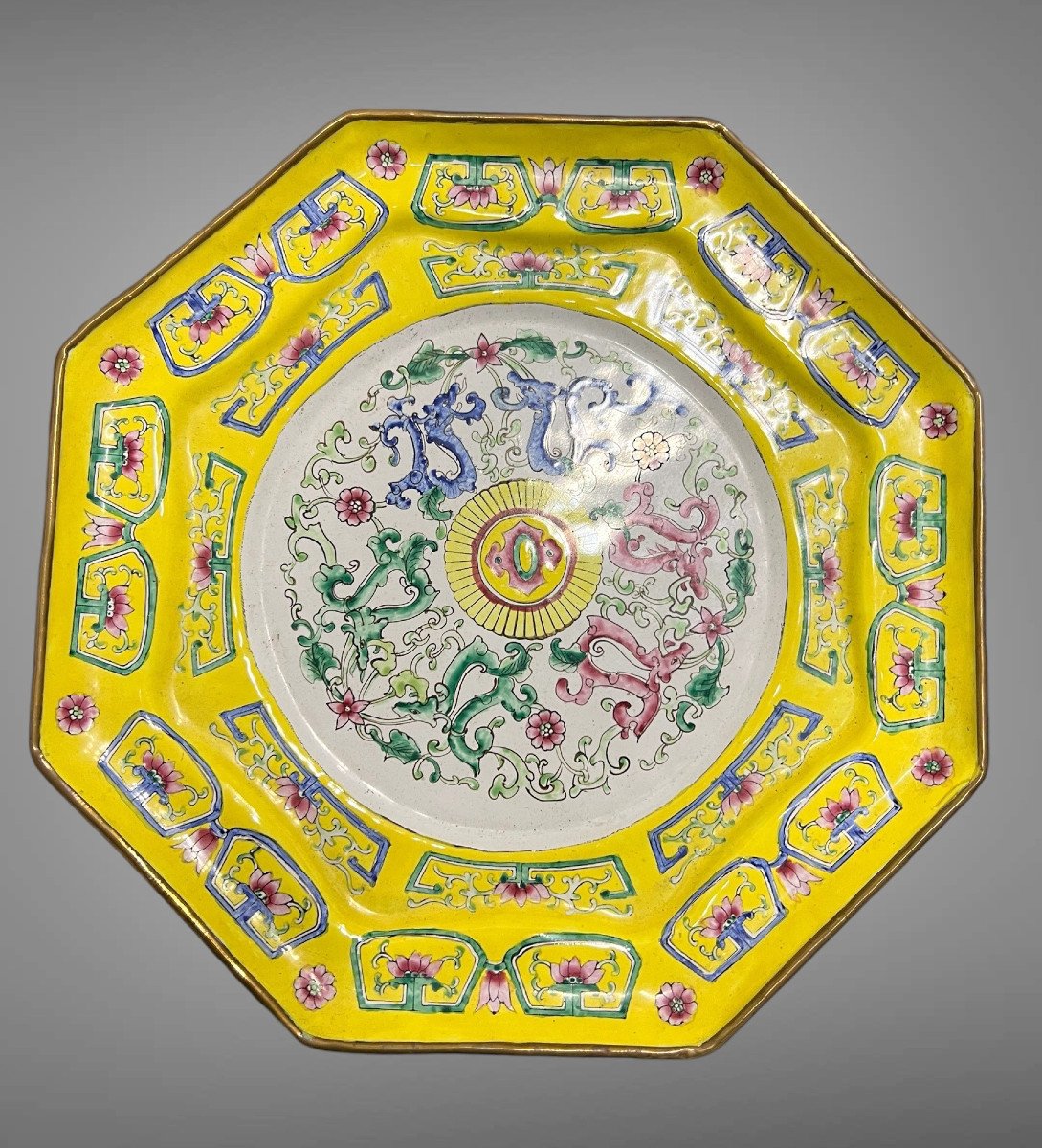 Plat Octogonal En Cuivre Emaillé " Canton Chinois XIXe Siécle " Dinastie Qing-photo-1