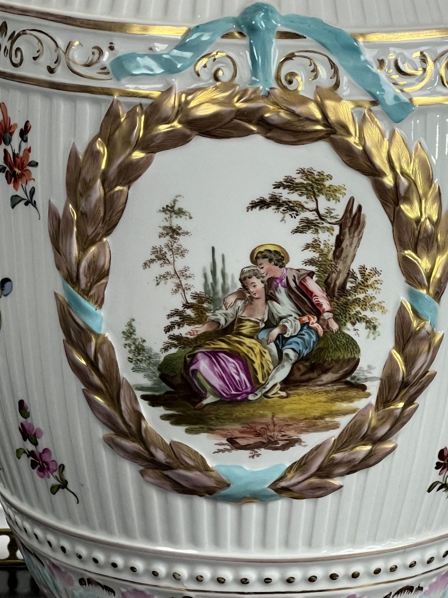 Covered Vase In Enamelled Porcelain With Romantic Scene Decor / Bronze Mount-photo-8