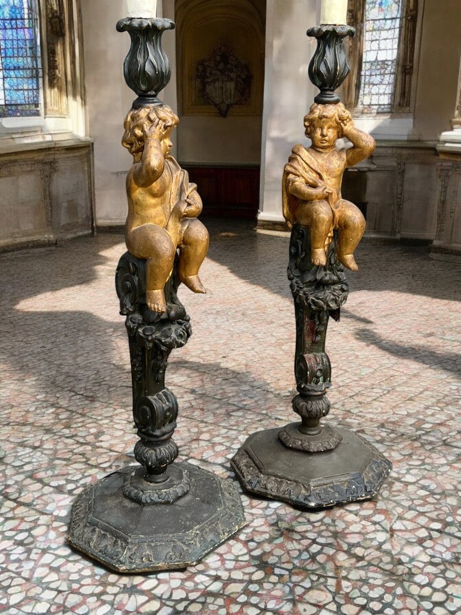 Paire De Candelabres XVIIIe En Bois Patiné / Doré Et Sculpté A Decor De Putti -photo-4