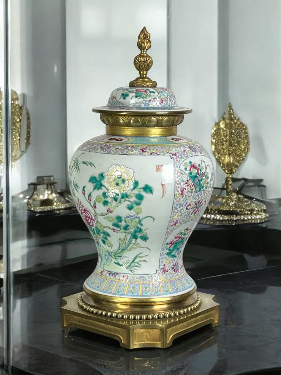 Baluster-shaped Covered Vase In Porcelain And Bronze In The Chinese Style-photo-4