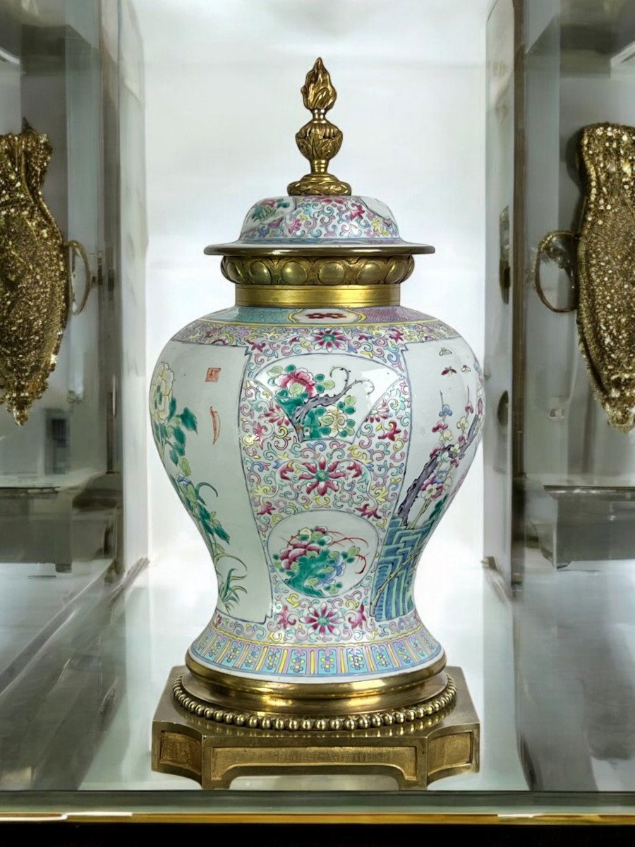 Baluster-shaped Covered Vase In Porcelain And Bronze In The Chinese Style-photo-3