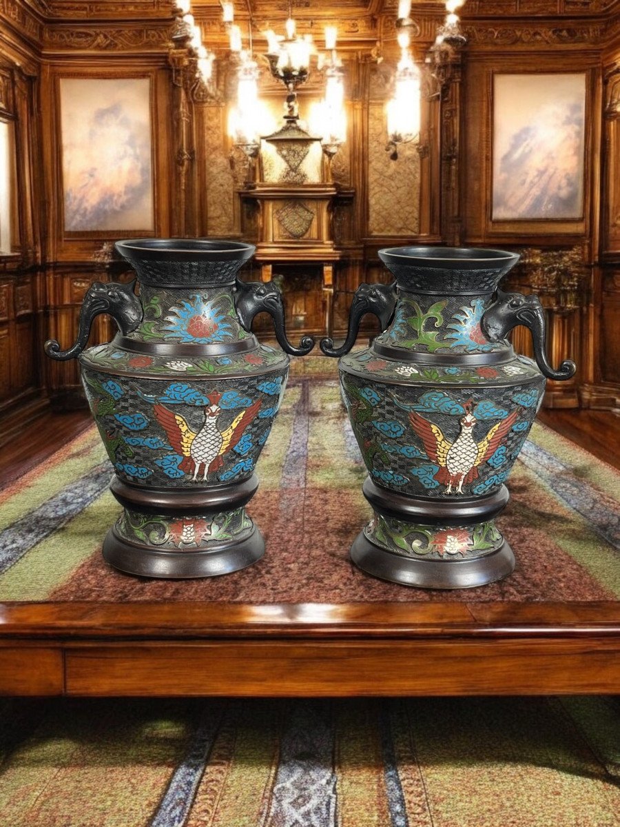 Paire De Vases De La Fin Du XIXe En Bronze Et émaux Cloisonnés Polychromes-photo-2